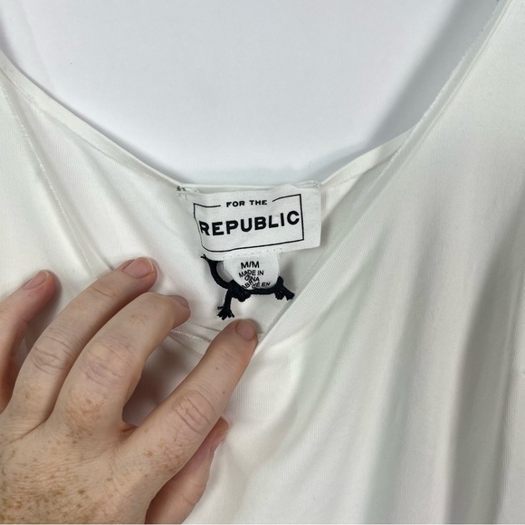 For The Republic Frayed Edges Women’s White Tank Top sz Medium - Picture 5 of 8